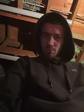 Snapshot of Johnclips2 chatting on 09-28-25, 03:34 Johnclips2 online show from 09-28-25, 03:34