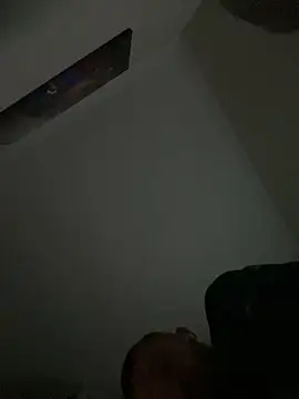 Snapshot of Johnclips2 chatting on 12-17-25, 04:18 Johnclips2 online show from 12-17-25, 04:18