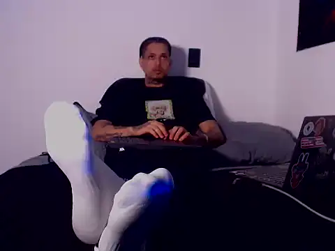 Snapshot of MASTER_PIG_FARMER chatting on 10-25-25, 04:42 MASTER PIG FARMER online show from 10-25-25, 04:42