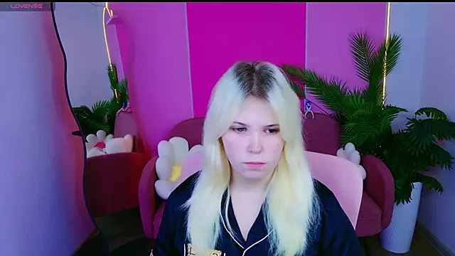 EmillyRogers online show from 10-19-25, 05:19