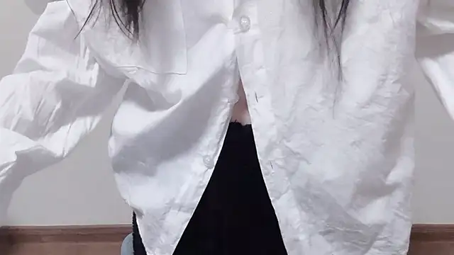 Snapshot of Queen_ww chatting on 11-23-25, 02:17 Queen ww online show from 11-23-25, 02:17