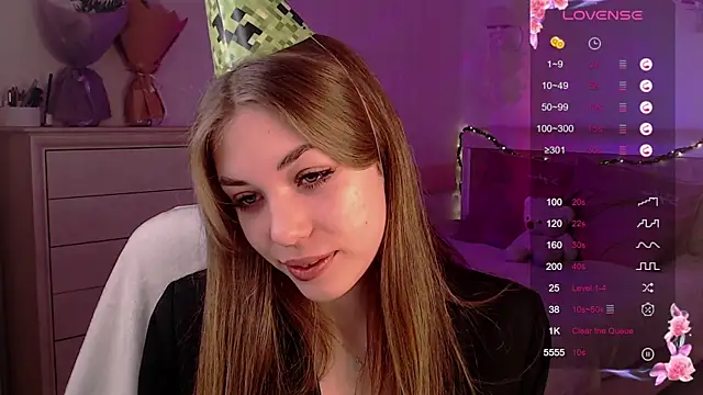 Leila Vanilla online show from 11-13-25, 12:20