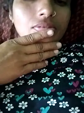 Snapshot of KIRTI12_HOT chatting on 10-19-25, 05:24 KIRTI12 HOT online show from 10-19-25, 05:24