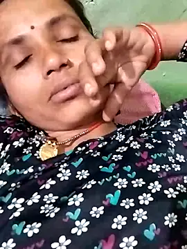 Snapshot of KIRTI12_HOT chatting on 10-31-25, 05:03 KIRTI12 HOT online show from 10-31-25, 05:03