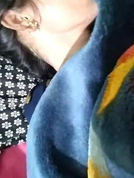 Snapshot of KIRTI12_HOT chatting on 11-08-25, 08:18 KIRTI12 HOT online show from 11-08-25, 08:18