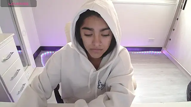 amarasilk  online show from 04-11-26, 05:06