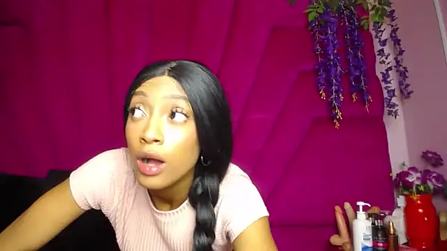 Lea Sweetly online show from 10-11-25, 01:09