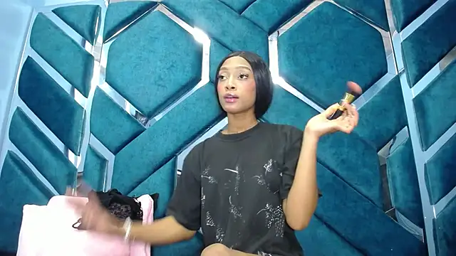 Lea Sweetly online show from 10-18-25, 01:01