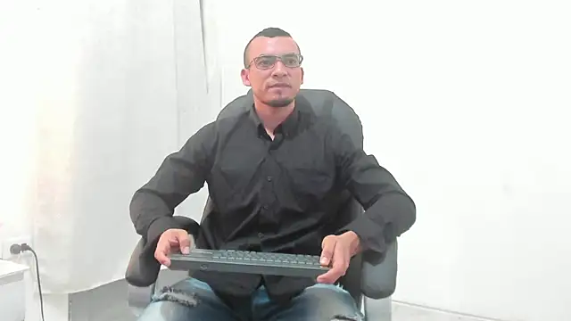 johan miller0 online show from 11-08-25, 04:23