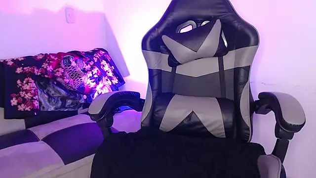 GwenHazel online show from 10-22-25, 11:43