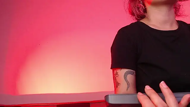 GwenHazel online show from 11-19-25, 11:10