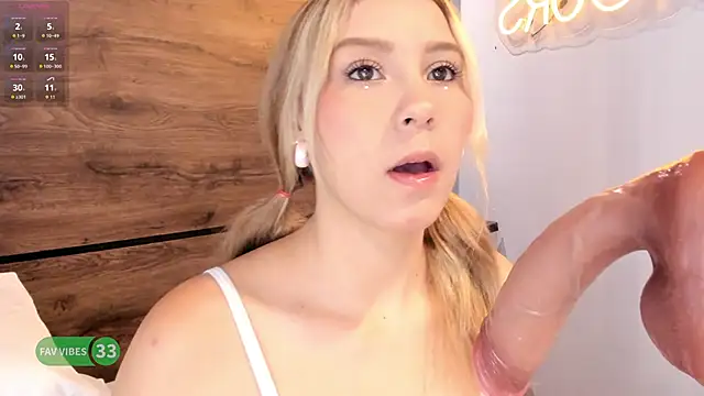 Snapshot of alyamonroe chatting on 10-23-25, 10:47 alyamonroe online show from 10-23-25, 10:47