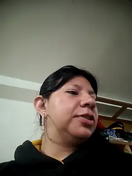 Snapshot of kinky_momm chatting on 10-24-25, 01:51 kinky momm online show from 10-24-25, 01:51