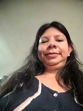 Snapshot of kinky_momm chatting on 10-28-25, 01:25 kinky momm online show from 10-28-25, 01:25