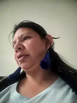 Snapshot of kinky_momm chatting on 10-31-25, 01:34 kinky momm online show from 10-31-25, 01:34