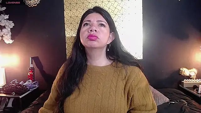 Snapshot of kinky_momm chatting on 12-05-25, 01:20 kinky momm online show from 12-05-25, 01:20