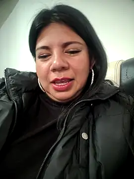 Snapshot of kinky_momm chatting on 02-14-26, 03:09 kinky momm online show from 02-14-26, 03:09