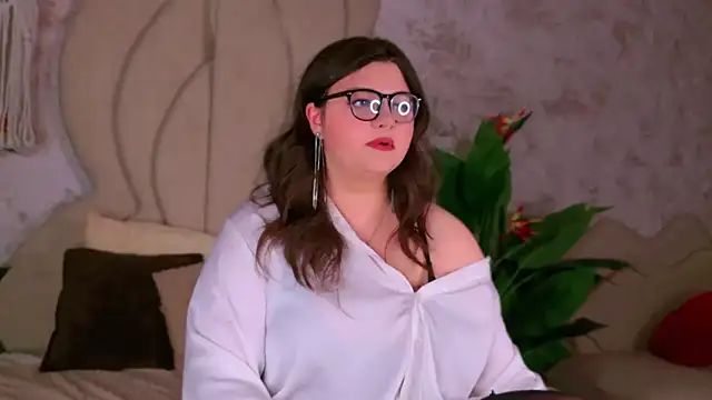 UR BELLA online show from 09-28-25, 10:53