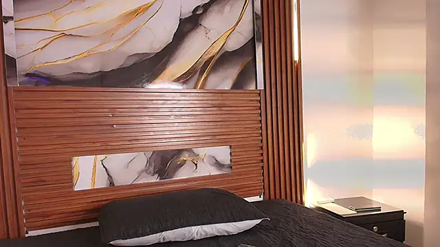 Evelin thompsson online show from 10-15-25, 03:06