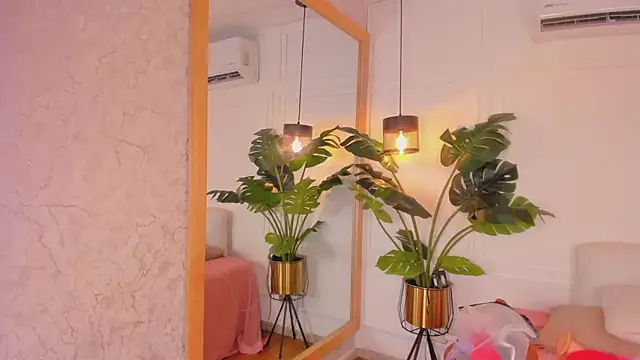 Dafne Hillss online show from 02-11-26, 01:38