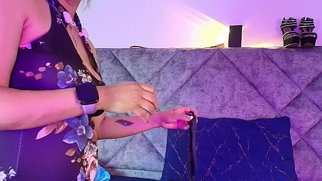 Shantey Laurent online show from 10-16-25, 03:24