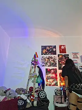 carolinerue online show from 10-11-25, 07:56