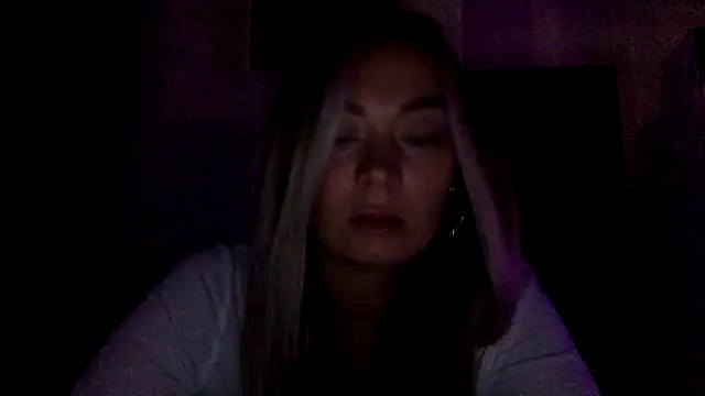 Snapshot of Velanyx chatting on 11-21-25, 01:43 Velanyx online show from 11-21-25, 01:43