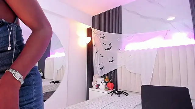 NalahCampbell online show from 10-30-25, 07:36