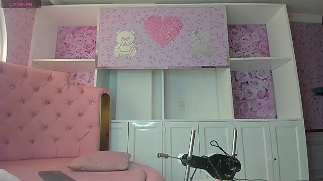 Snapshot of Teffy_Cute_ chatting on 10-13-25, 03:12 Teffy Cute online show from 10-13-25, 03:12