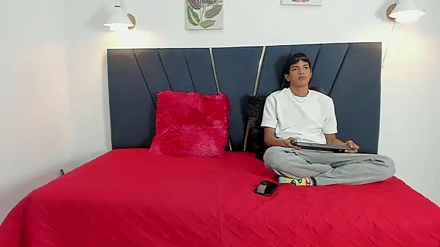 Snapshot of maicol_cum23 chatting on 09-18-25, 01:02 maicol cum23 online show from 09-18-25, 01:02