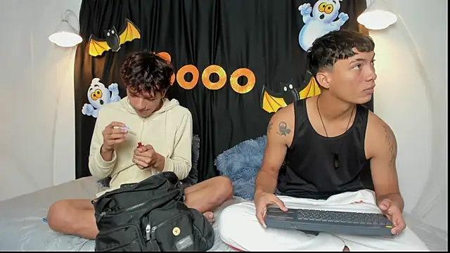 Snapshot of maicol_cum23 chatting on 10-21-25, 04:19 maicol cum23 online show from 10-21-25, 04:19