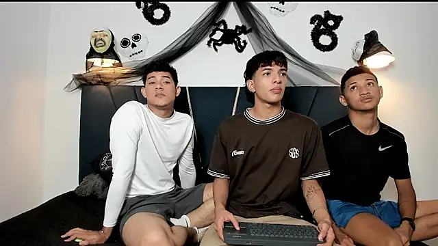 Snapshot of maicol_cum23 chatting on 10-28-25, 04:27 maicol cum23 online show from 10-28-25, 04:27