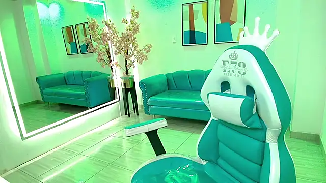 Black roseee online show from 10-19-25, 04:02