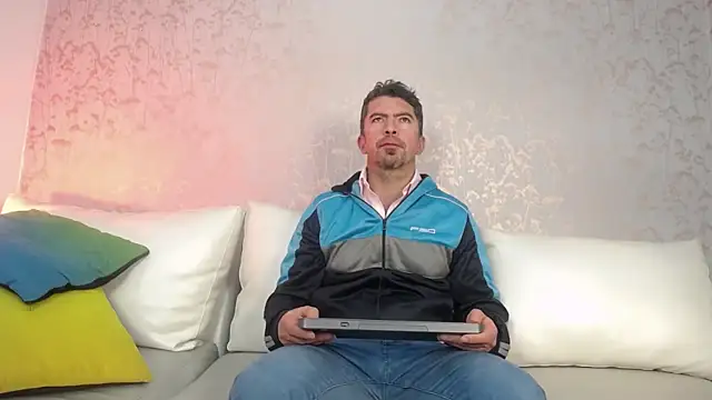 JuanKarloz  online show from 09-26-25, 01:37