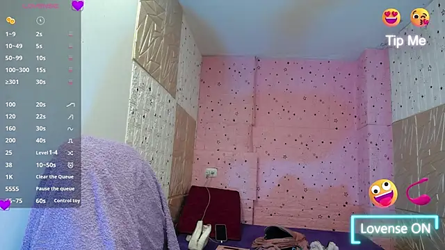 Snapshot of emmydurant chatting on 10-27-25, 08:57 emmydurant online show from 10-27-25, 08:57