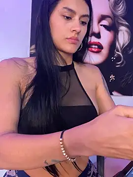 Snapshot of juliana1920 chatting on 09-17-25, 05:58 juliana1920 online show from 09-17-25, 05:58