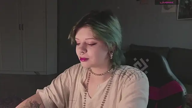 Snapshot of Alice_Zev chatting on 10-08-25, 03:09 Alice Zev online show from 10-08-25, 03:09