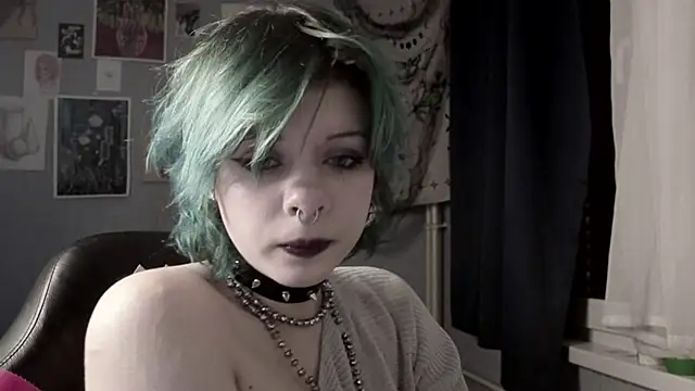 Snapshot of Alice_Zev chatting on 10-25-25, 02:30 Alice Zev online show from 10-25-25, 02:30