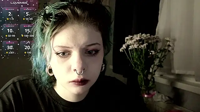 Snapshot of Alice_Zev chatting on 10-28-25, 04:20 Alice Zev online show from 10-28-25, 04:20