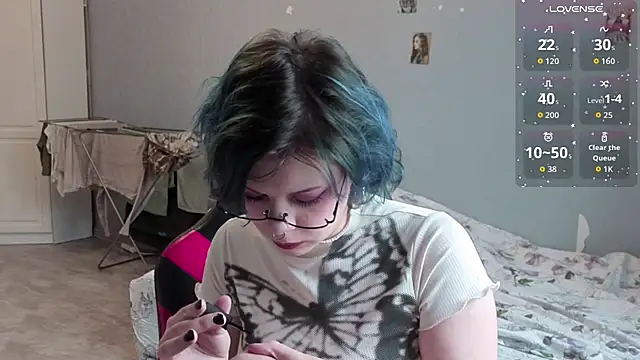 Snapshot of Alice_Zev chatting on 11-08-25, 11:43 Alice Zev online show from 11-08-25, 11:43