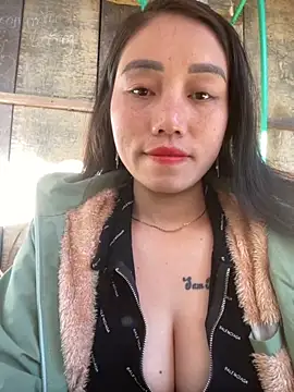 Snapshot of chipp-bong chatting on 11-29-25, 01:30 chipp-bong online show from 11-29-25, 01:30