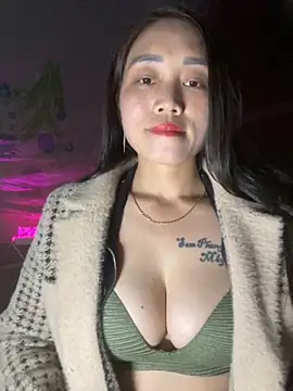 Snapshot of chipp-bong chatting on 11-29-25, 01:36 chipp-bong online show from 11-29-25, 01:36