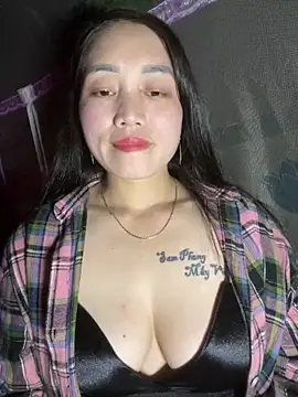 Snapshot of chipp-bong chatting on 12-18-25, 01:39 chipp-bong online show from 12-18-25, 01:39