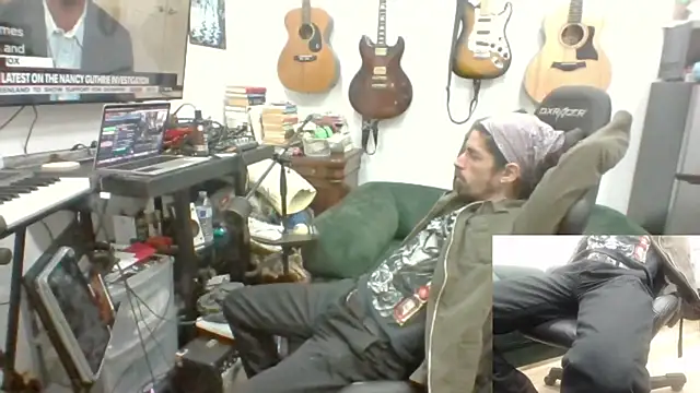 Snapshot of Stringin69 chatting on 02-08-26, 07:12 Stringin69 online show from 02-08-26, 07:12