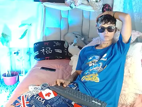 Snapshot of Dorland777 chatting on 11-17-25, 04:40 Dorland777 online show from 11-17-25, 04:40