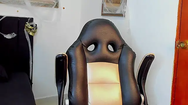 Snapshot of cassian_gold chatting on 10-22-25, 05:02 cassian gold online show from 10-22-25, 05:02