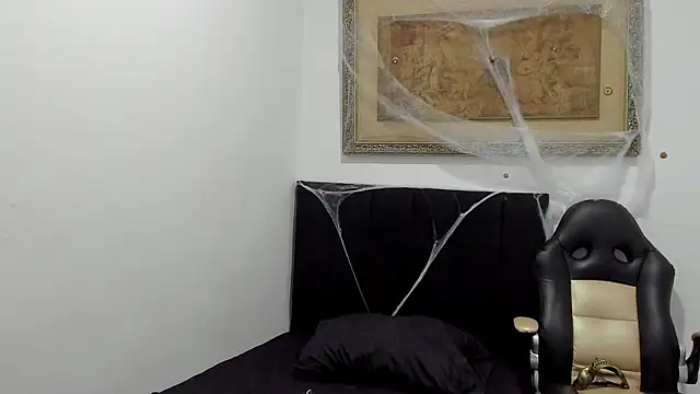 Snapshot of cassian_gold chatting on 10-28-25, 02:37 cassian gold online show from 10-28-25, 02:37