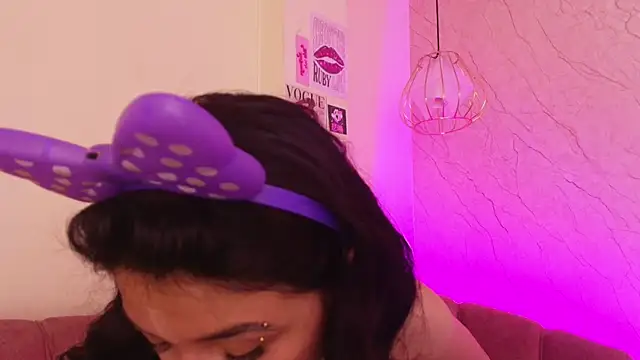 april bennett online show from 11-21-25, 01:10