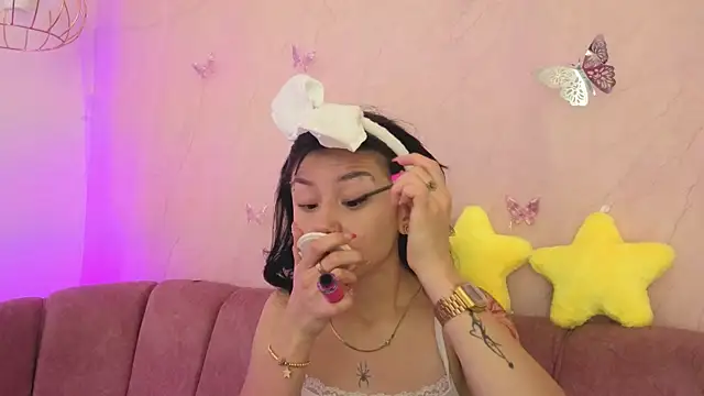 april bennett online show from 12-20-25, 12:56