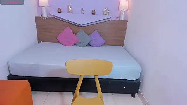 BiancaEmber9 online show from 10-06-25, 11:51